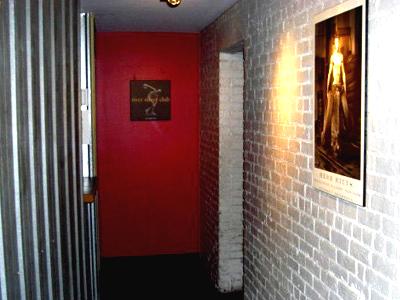 Club-Entrance_02-boost.jpg